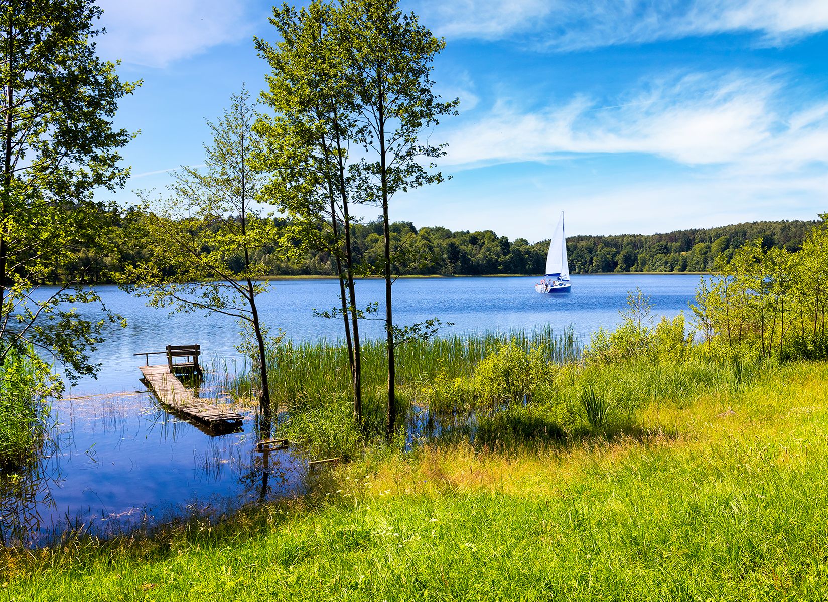 Najpiękniejsze jeziora z plażami w Polsce. Lista kąpielisk